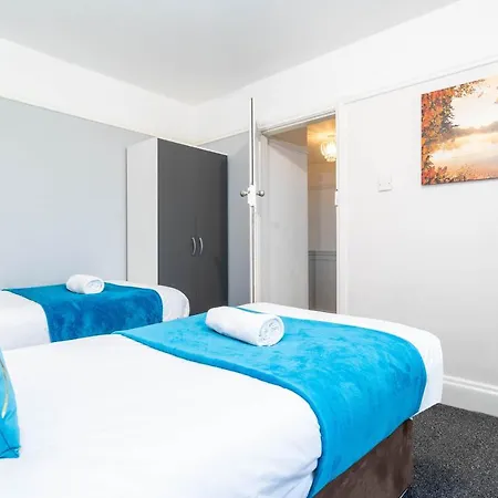 5 Bedroom House - 11 Guests - Garden - Wifi - Smart Tv - Rated - Large Driveway 4 Multiple Vehicles - Perfect For Contractors Dom wakacyjny Birmingham