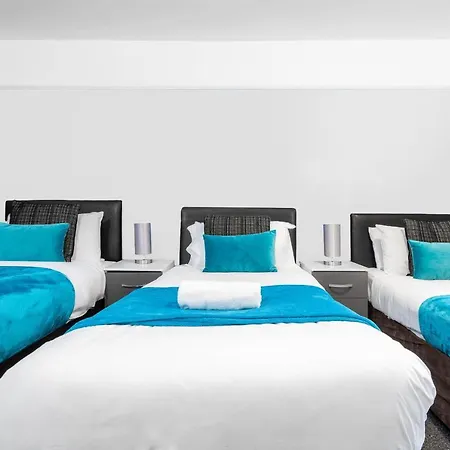 Dom wakacyjny 5 Bedroom House - 11 Guests - Garden - Wifi - Smart Tv - Rated - Large Driveway 4 Multiple Vehicles - Perfect For Contractors Birmingham